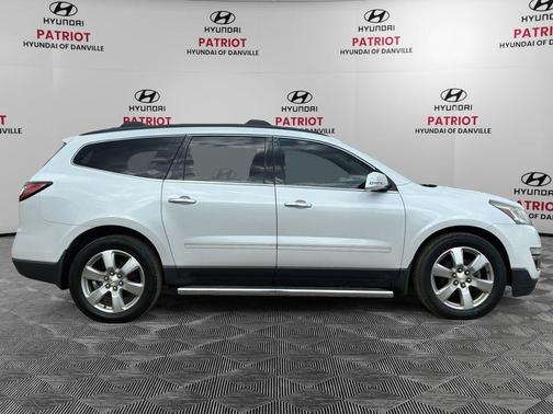 Iridescent Pearl Tricoat 2016 Chevrolet Traverse LTZ