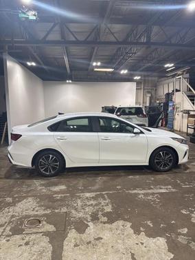 Snow White Pearl 2024 Kia Forte LXS