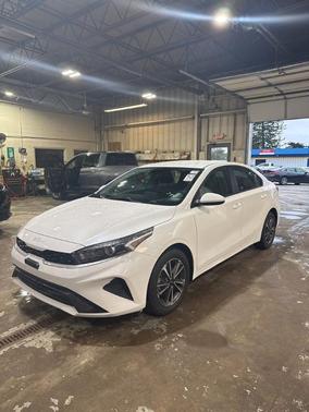Snow White Pearl 2024 Kia Forte LXS