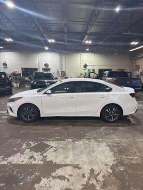 Snow White Pearl 2024 Kia Forte LXS
