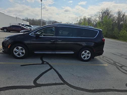 Dark Cordovan Pearlcoat 2017 Chrysler Pacifica Touring-L Plus