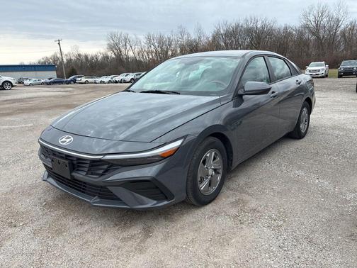 2025 Hyundai ELANTRA SE