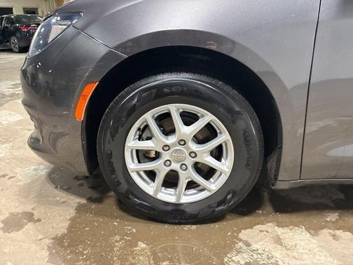 2017 Chrysler Pacifica LX