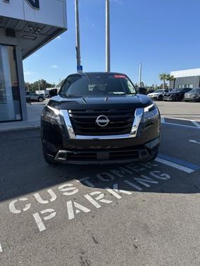 2023 Nissan Pathfinder S