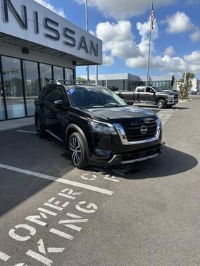 2025 Nissan Pathfinder Platinum