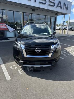 2025 Nissan Pathfinder Platinum