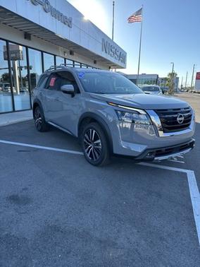 2025 Nissan Pathfinder Platinum