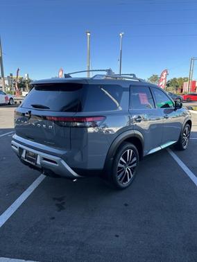 2025 Nissan Pathfinder Platinum