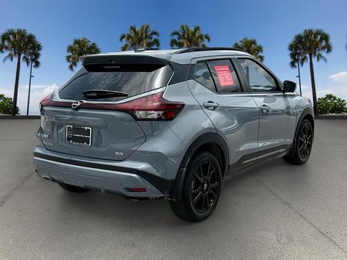 2022 Nissan Kicks SR