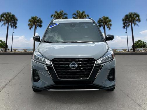 2022 Nissan Kicks SR