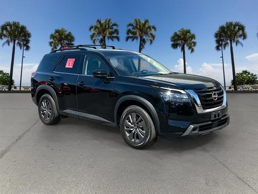 2023 Nissan Pathfinder SV