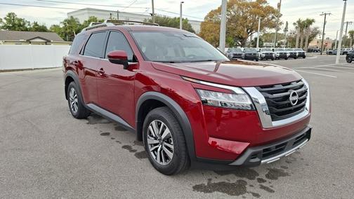 2024 Nissan Pathfinder SL