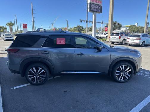2025 Nissan Pathfinder Platinum