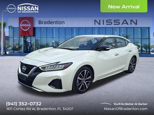 Pearl White Tricoat 2023 Nissan Maxima SV