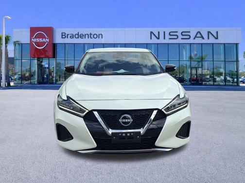 Pearl White Tricoat 2023 Nissan Maxima SV