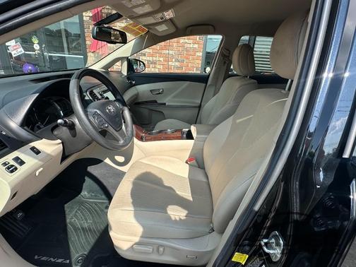 Black 2013 Toyota Venza LE