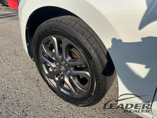 2019 Toyota Yaris Sedan LE