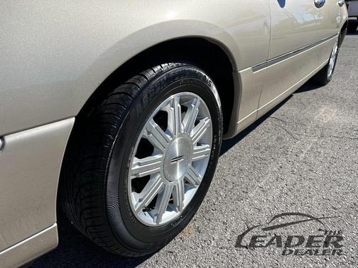 2011 Lincoln Town Car Signature