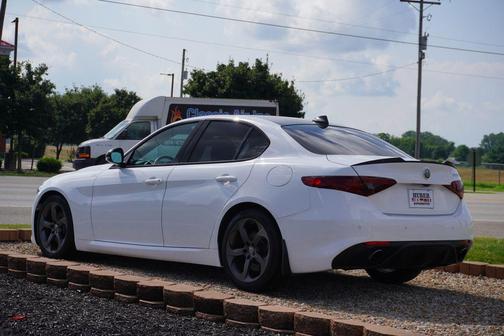 2018 Alfa Romeo Giulia Base