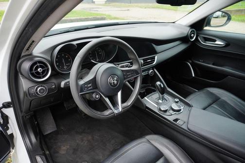 2018 Alfa Romeo Giulia Base