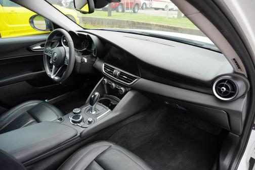2018 Alfa Romeo Giulia Base