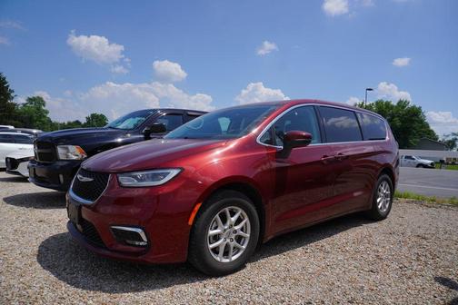 2023 Chrysler Pacifica Touring-L