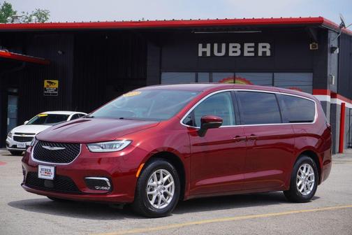 2023 Chrysler Pacifica Touring-L