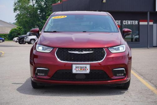 2023 Chrysler Pacifica Touring-L