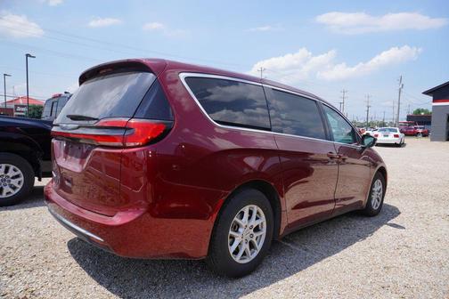 2023 Chrysler Pacifica Touring-L