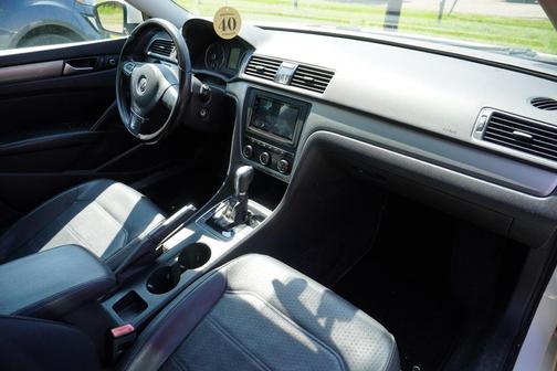2015 Volkswagen Passat 1.8T Auto Wolfsburg Ed