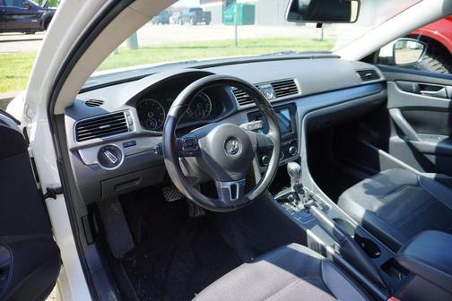 2015 Volkswagen Passat 1.8T Auto Wolfsburg Ed