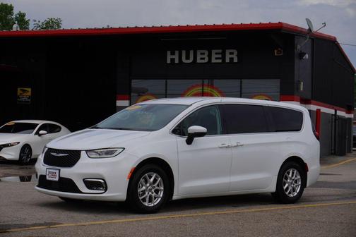 2023 Chrysler Pacifica Touring-L