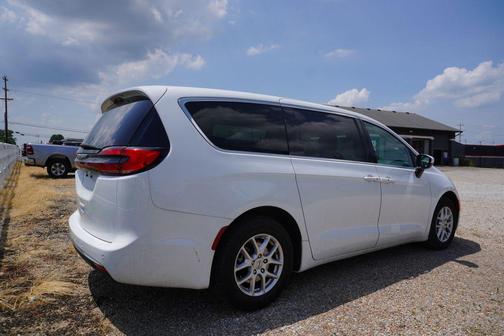 2023 Chrysler Pacifica Touring-L