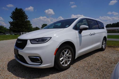 2023 Chrysler Pacifica Touring-L