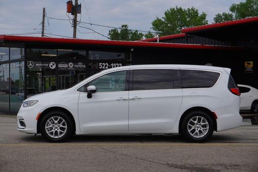 2023 Chrysler Pacifica Touring-L