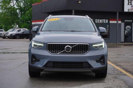 2023 Volvo XC40 B5 Plus Bright Theme
