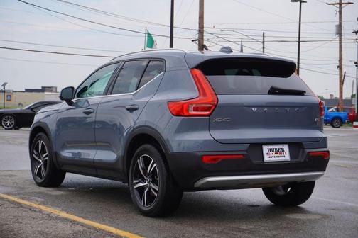2023 Volvo XC40 B5 Plus Bright Theme