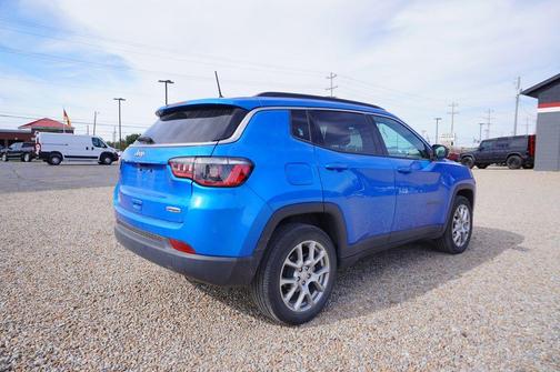 2023 Jeep Compass Latitude Lux
