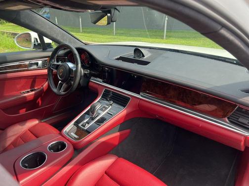 2017 Porsche Panamera Turbo
