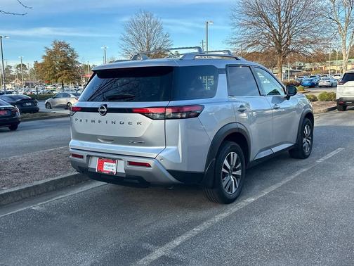 2023 Nissan Pathfinder SL 4WD