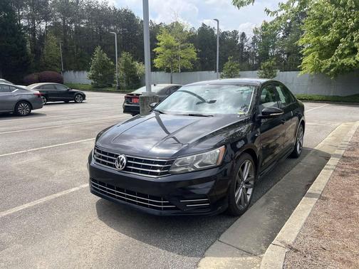 Pearl Metallic 2018 Volkswagen Passat 2.0T R-Line