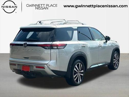2024 Nissan Pathfinder Platinum FWD