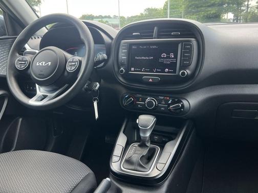 Gravity Gray 2024 Kia Soul LX