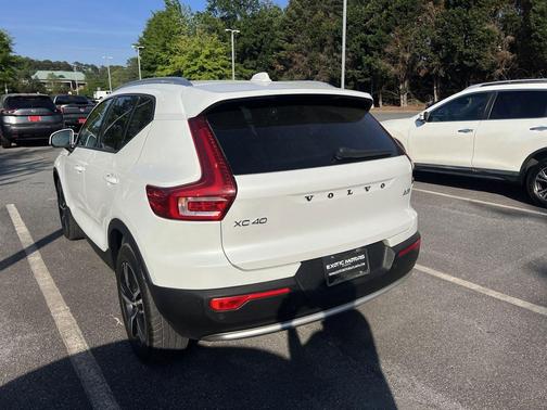 Crystal White 2023 Volvo XC40 B5 Core
