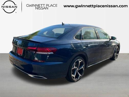 2022 Volkswagen Passat 2.0T R-Line