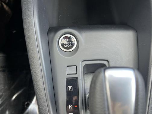 Gun Metallic 2025 Nissan Kicks S