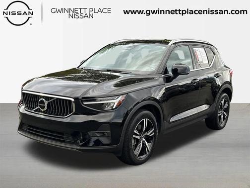 2023 Volvo XC40 B5 Plus Bright Theme