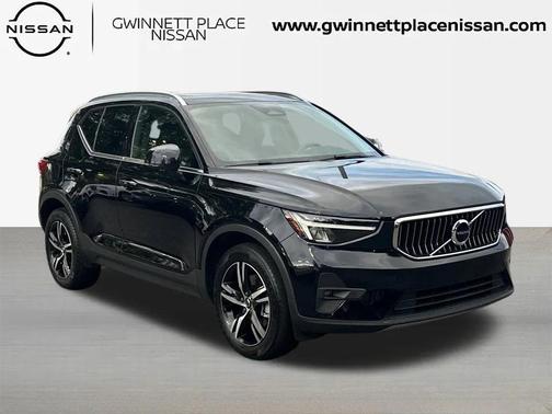 2023 Volvo XC40 B5 Plus Bright Theme