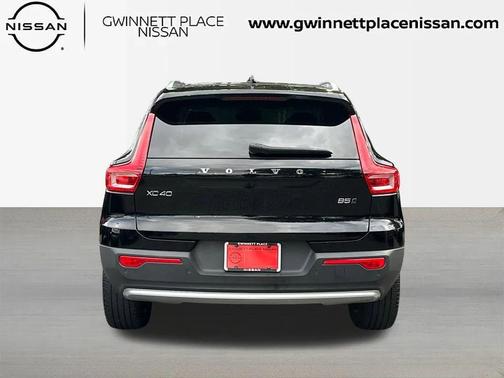 2023 Volvo XC40 B5 Plus Bright Theme