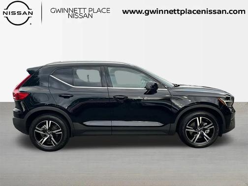 2023 Volvo XC40 B5 Plus Bright Theme